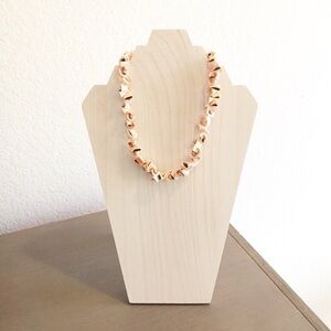 Light pink/cream seashell pieces necklace